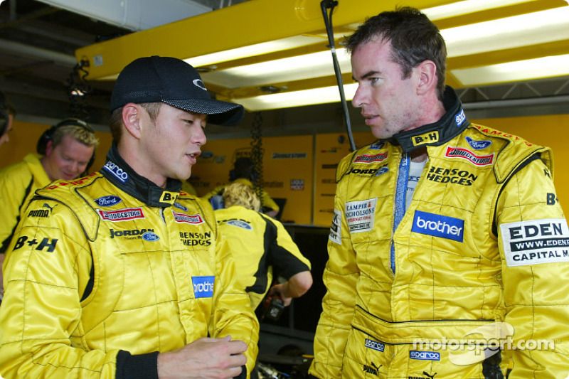 Firman and Motoyama sharing a garage at the 2003 Japanese Grand Prix at Suzuka