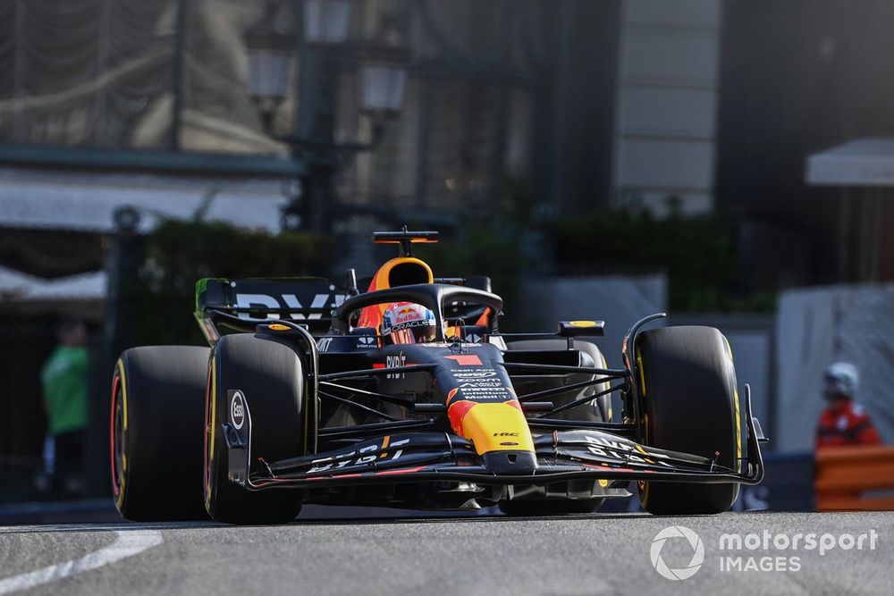 Verstappen edged Leclerc to the top spot in FP2, proving stronger on corner exits