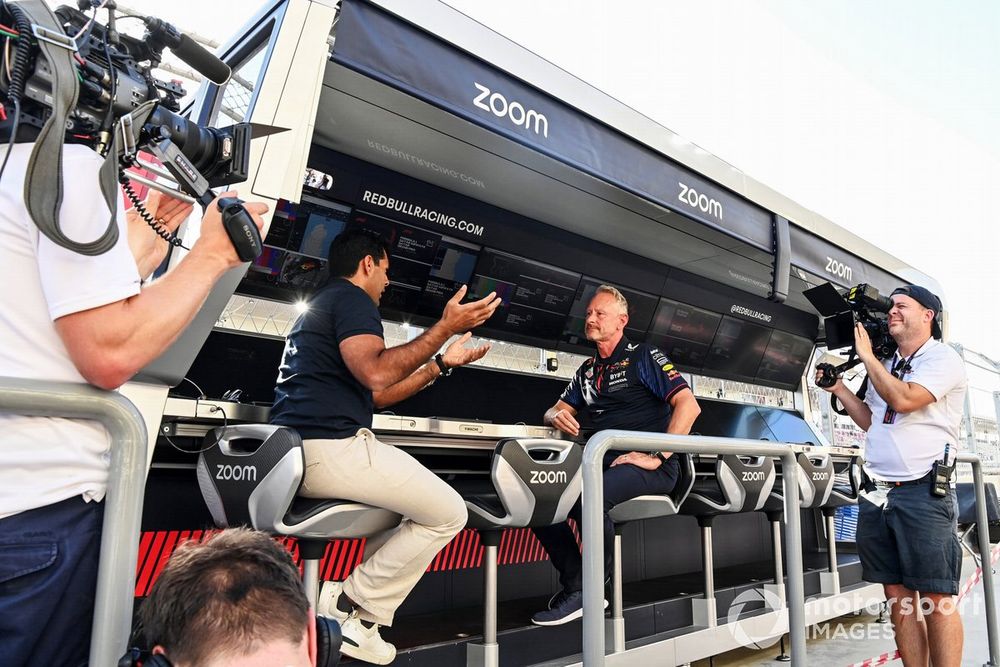 Karun Chandhok, Sky Sports F1, interviews Jonathan Wheatley, Team Manager, Red Bull Racing, on the pit wall