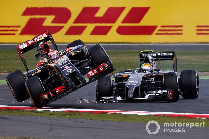 Pastor Maldonado, Lotus F1 and Esteban Gutierrez, Sauber C33 Ferrari collide on track